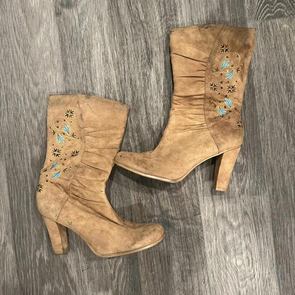 Tan suede knee-high boots with a western vibe and with cute floral embroidery